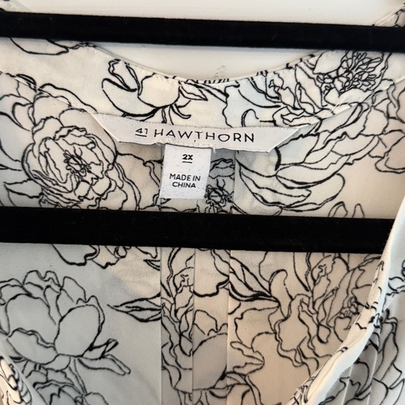 41 Hawthorn Monochrome Floral Blouse - Picture 3 of 3